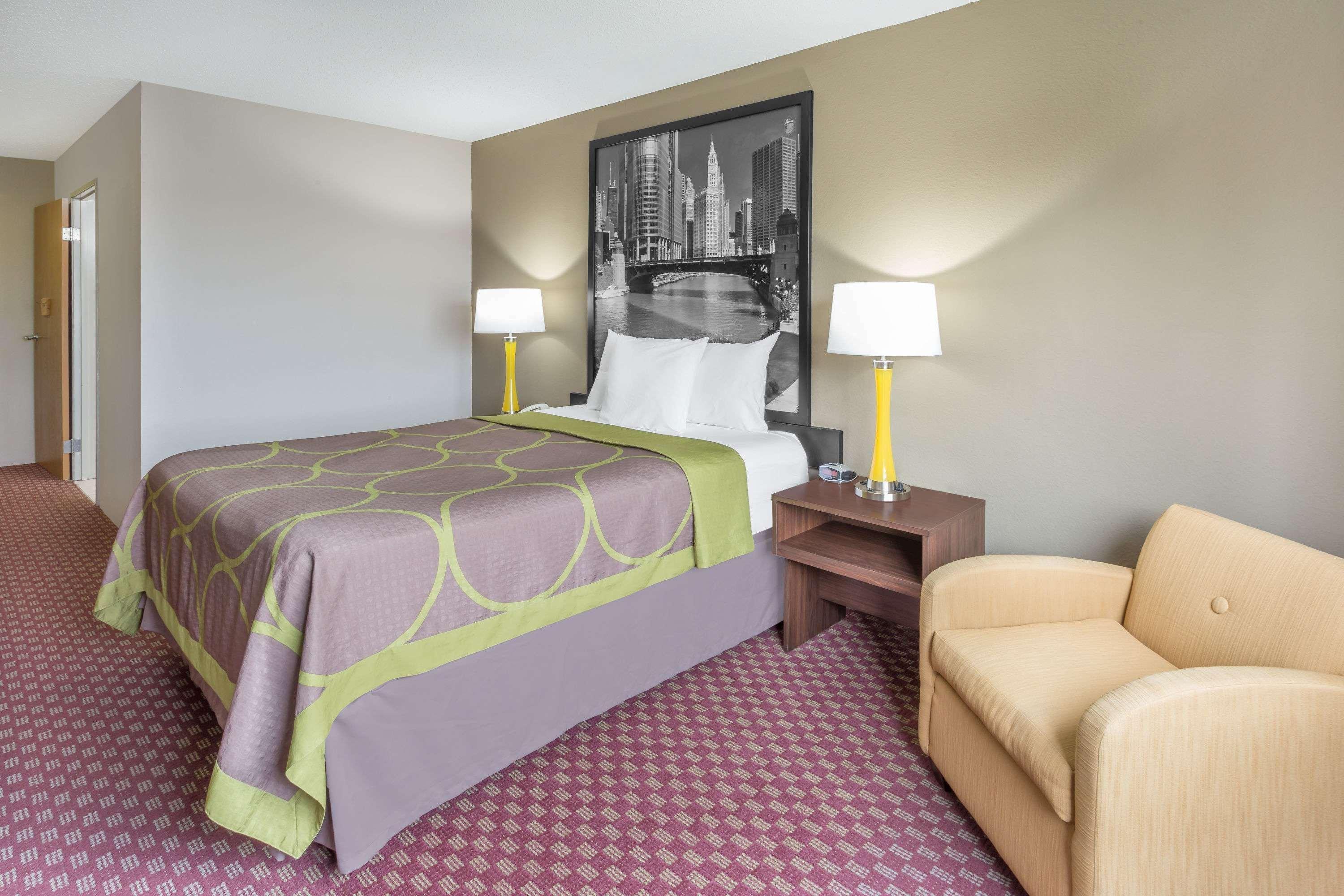Super 8 By Wyndham Hebron Lowell Area Buitenkant foto