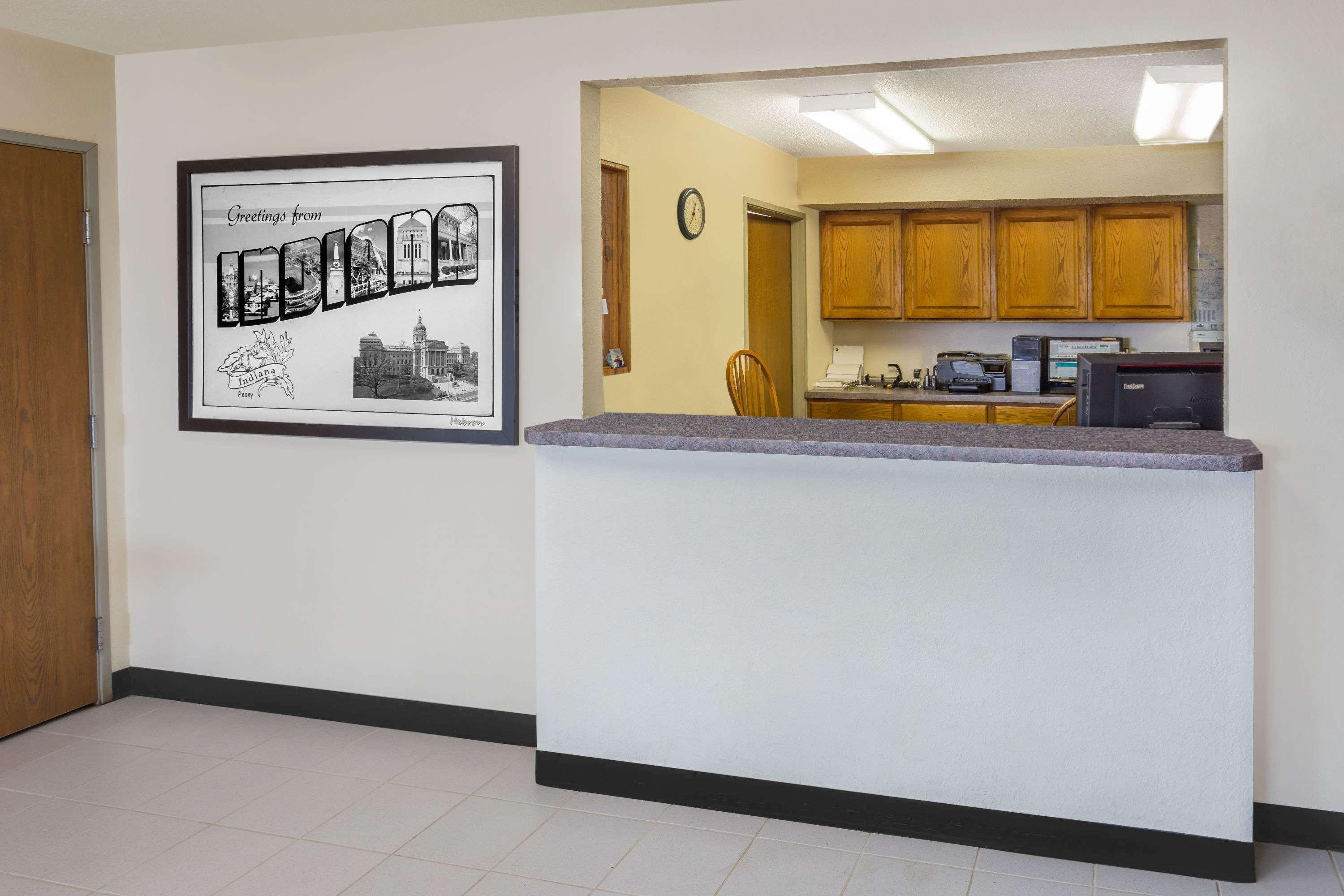 Super 8 By Wyndham Hebron Lowell Area Buitenkant foto